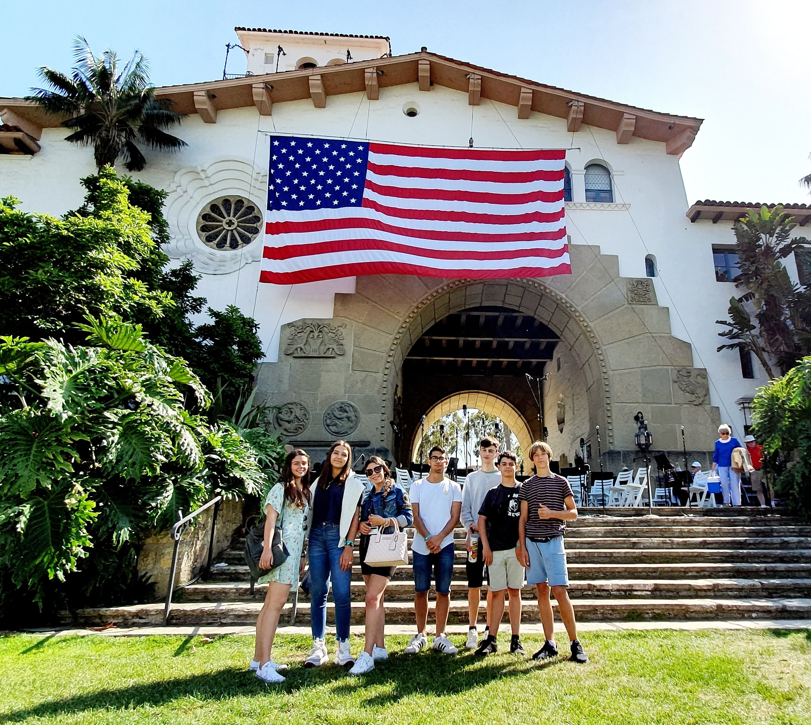 Hello everyone from Los Ángeles! 🌴☀️😊