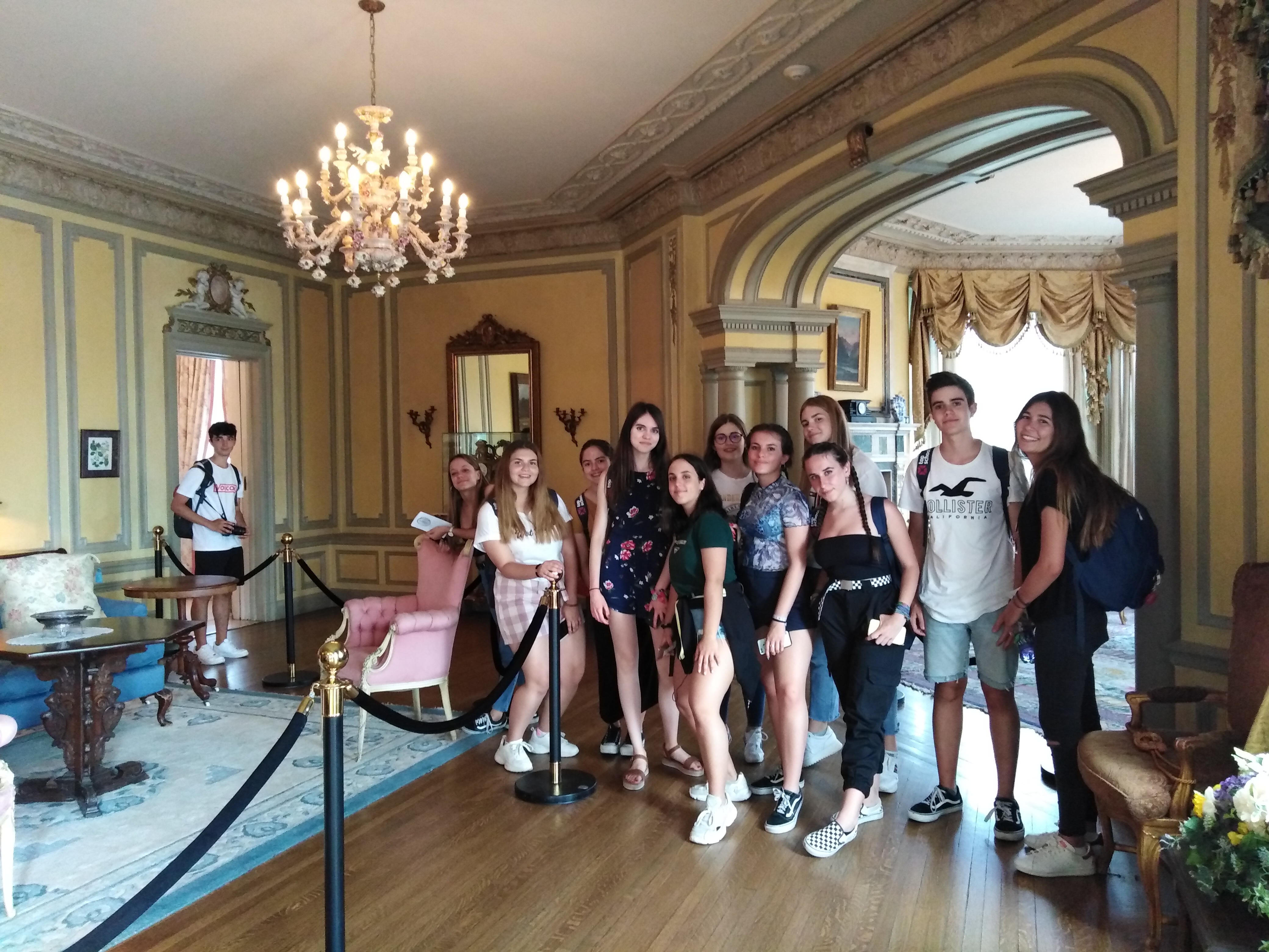 Una pedida de mano en una mansión, una visita al fondo del mar y otras noticias desde Toronto.