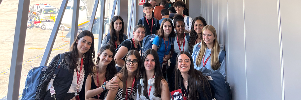 Bath 2023 ¡El viaje ha comenzado! 2 Grupo Bath 2023 en el aeropuerto de Madrid a punto de salir