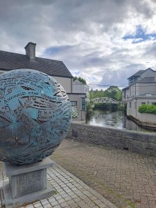 '25 Ennis 2 - Graffitis, acantilados de Moher, paseo a caballo y Galway! 7